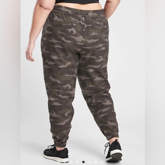 Athleta Camo Farallon Jogger - Picture 5 of 16